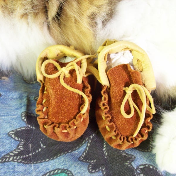 baby mocassins, deerskin mocassins, newborn mocassins, free shipping in Canada and the United States