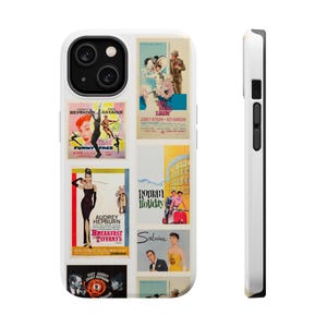 Pode incluir: Capa de telefone branca com uma colagem de cartazes de filmes clássicos. A capa exibe cartazes de filmes como "Funny Face", "Breakfast at Tiffany's" e "Roman Holiday". O design inclui cores vibrantes e imagens icónicas dos filmes.