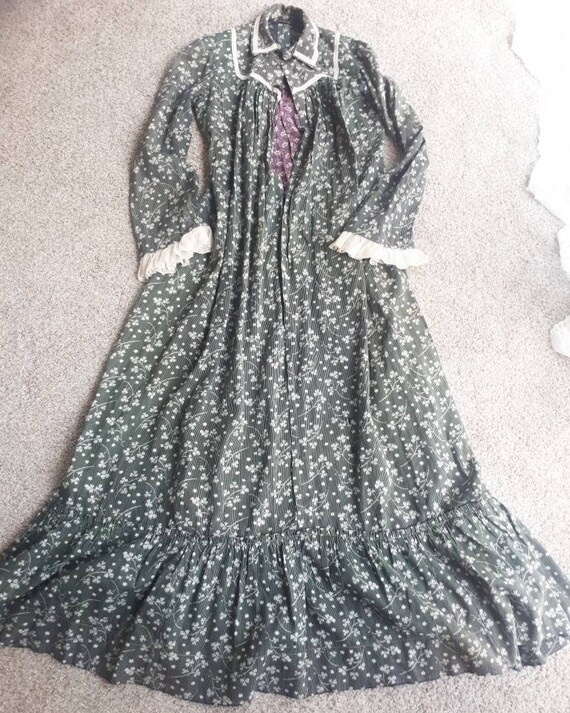 Antique 1900 Victorian Grey Shamrock Calico Prairi
