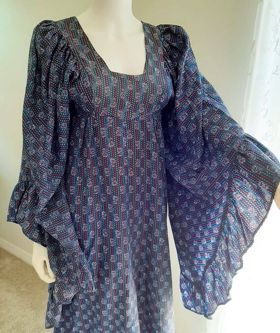 Vintage 1970s Bohemian Goddess Dress Huge Angel Sl