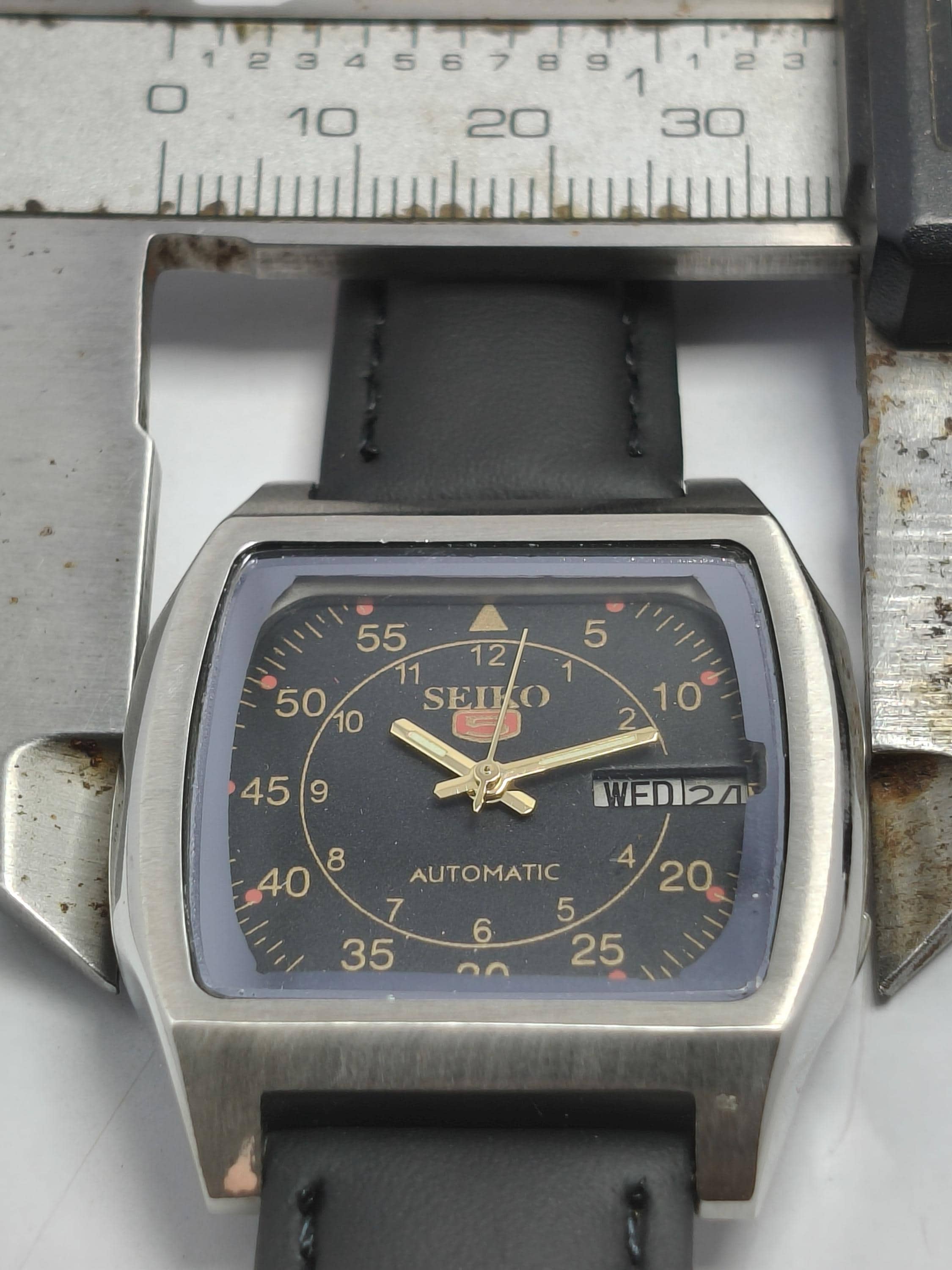 ヴィンテージ セイコー5 自動巻き腕時計：ブラック文字盤、デイ/デイト