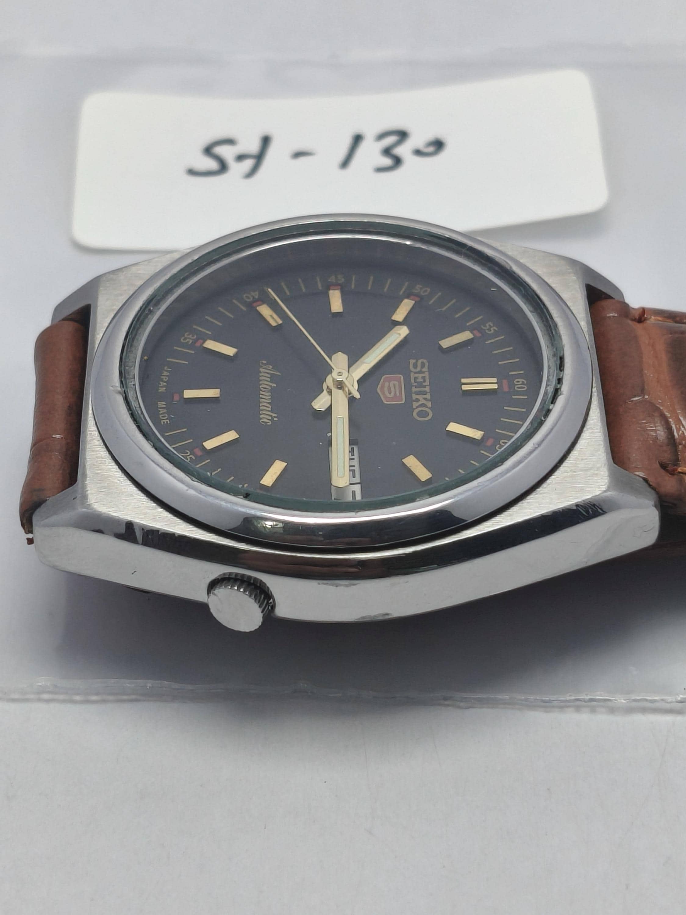 ヴィンテージ セイコー5 自動巻き腕時計：ブラック文字盤、デイ/デイト