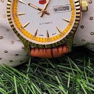 Vintage refurbished Seiko 5 White Dial: Refurbished wrist watch, 36 mm, Japan Made image 5