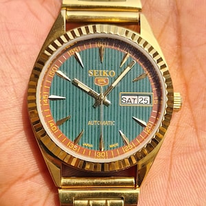 Seiko 5 green Automatic Watch: Vintage Japan Made, Men's Day/Date