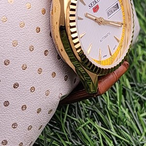 Vintage refurbished Seiko 5 White Dial: Refurbished wrist watch, 36 mm, Japan Made image 9
