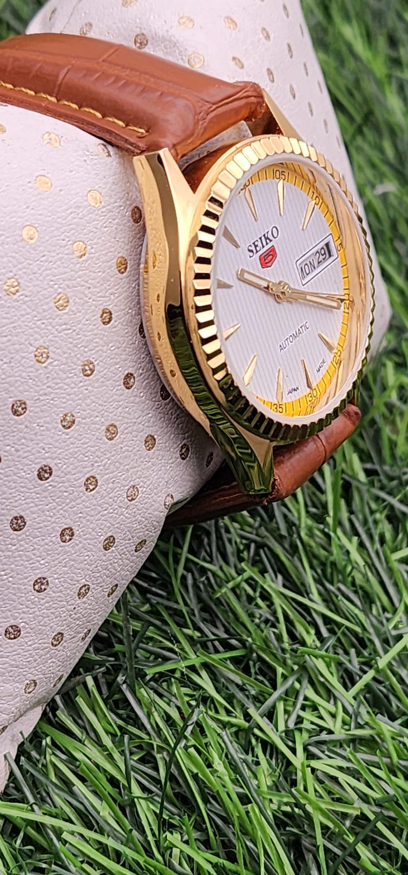 Vintage refurbished Seiko 5 White Dial: Refurbished wrist watch, 36 mm, Japan Made image 9