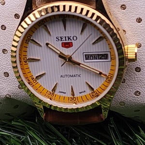 Vintage refurbished Seiko 5 White Dial: Refurbished wrist watch, 36 mm, Japan Made image 2