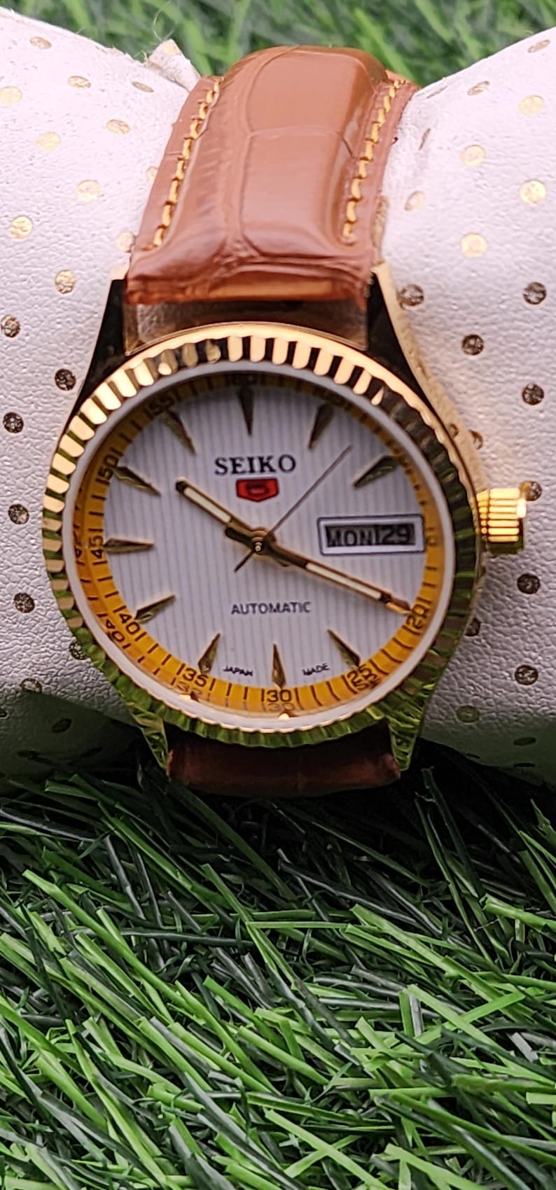 Vintage refurbished Seiko 5 White Dial: Refurbished wrist watch, 36 mm, Japan Made image 2