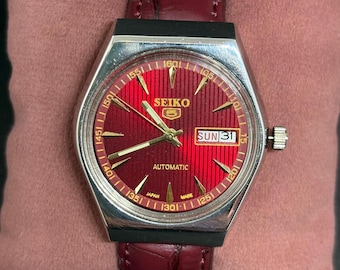 Seiko 5 Red dial Automatic Watch: Vintage Japan Made, Men's Day/Date