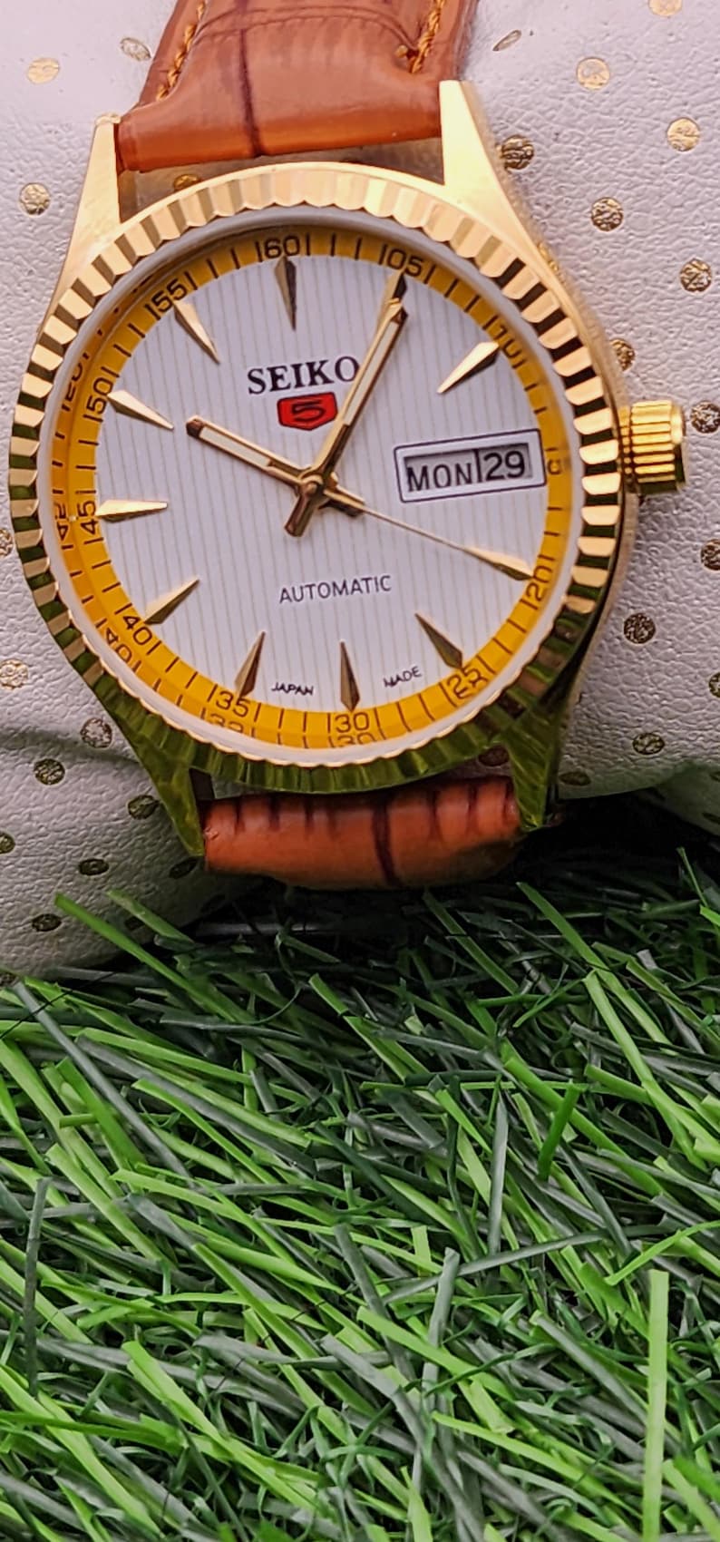 Vintage refurbished Seiko 5 White Dial: Refurbished wrist watch, 36 mm, Japan Made image 4