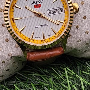 Vintage refurbished Seiko 5 White Dial: Refurbished wrist watch, 36 mm, Japan Made image 3