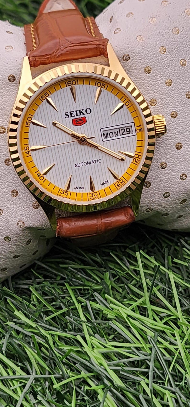Vintage refurbished Seiko 5 White Dial: Refurbished wrist watch, 36 mm, Japan Made image 3