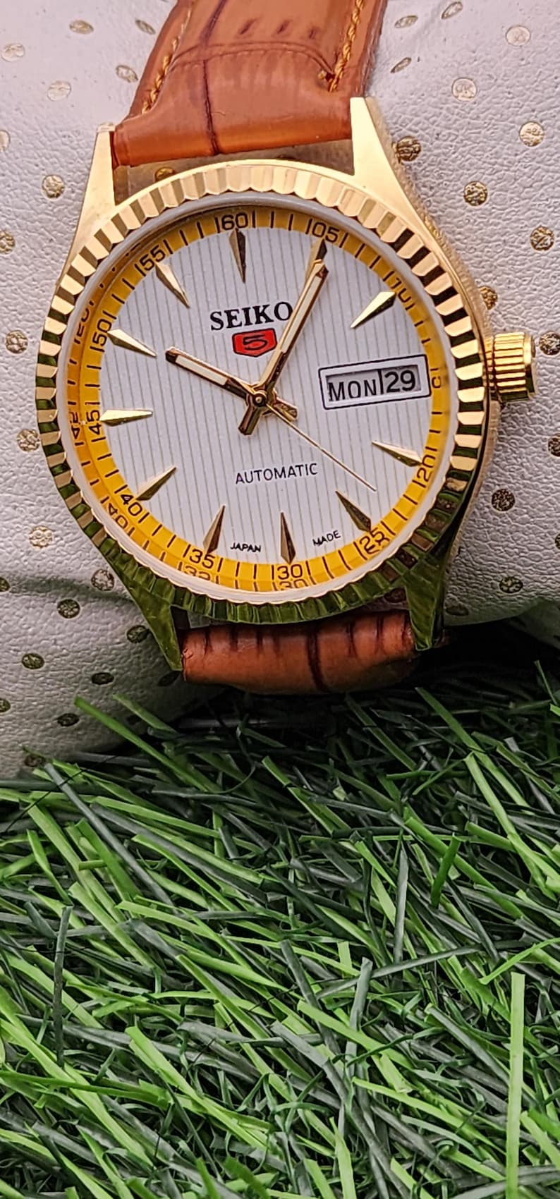 Vintage refurbished Seiko 5 White Dial: Refurbished wrist watch, 36 mm, Japan Made image 1