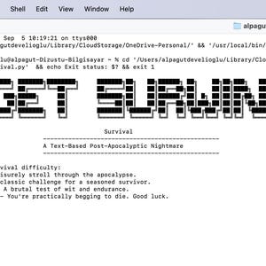 Puede incluir: Una pantalla de terminal muestra el juego basado en texto "FIGET SURWIN". El título está en una fuente de bloques. Debajo, la descripción del juego dice "A Text-Based Post-Apocalyptic Nightmare". Se enumeran opciones de dificultad.