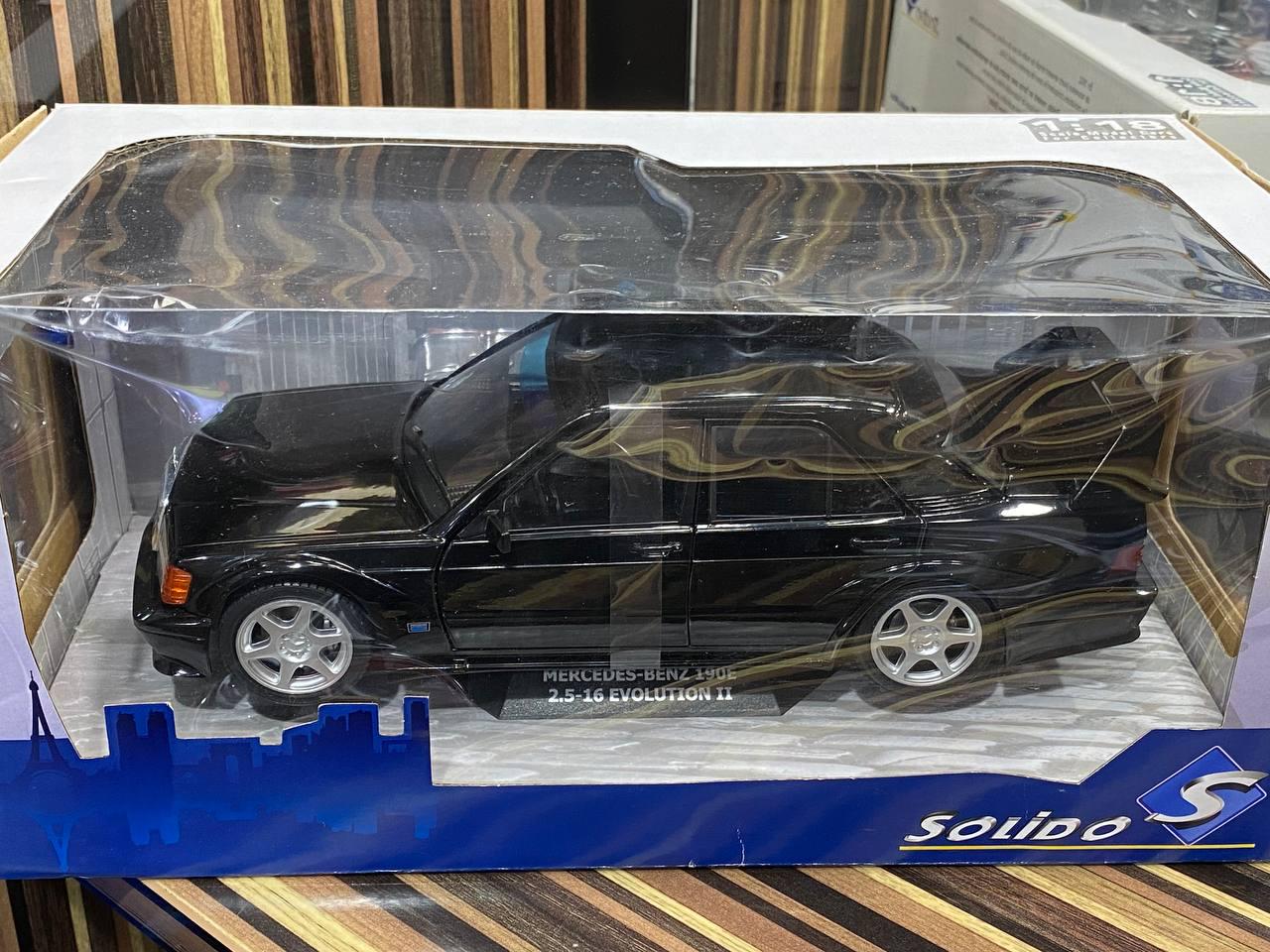 Solido 1:18 メルセデス・ベンツ 190E レジン製モデルカー ブラック