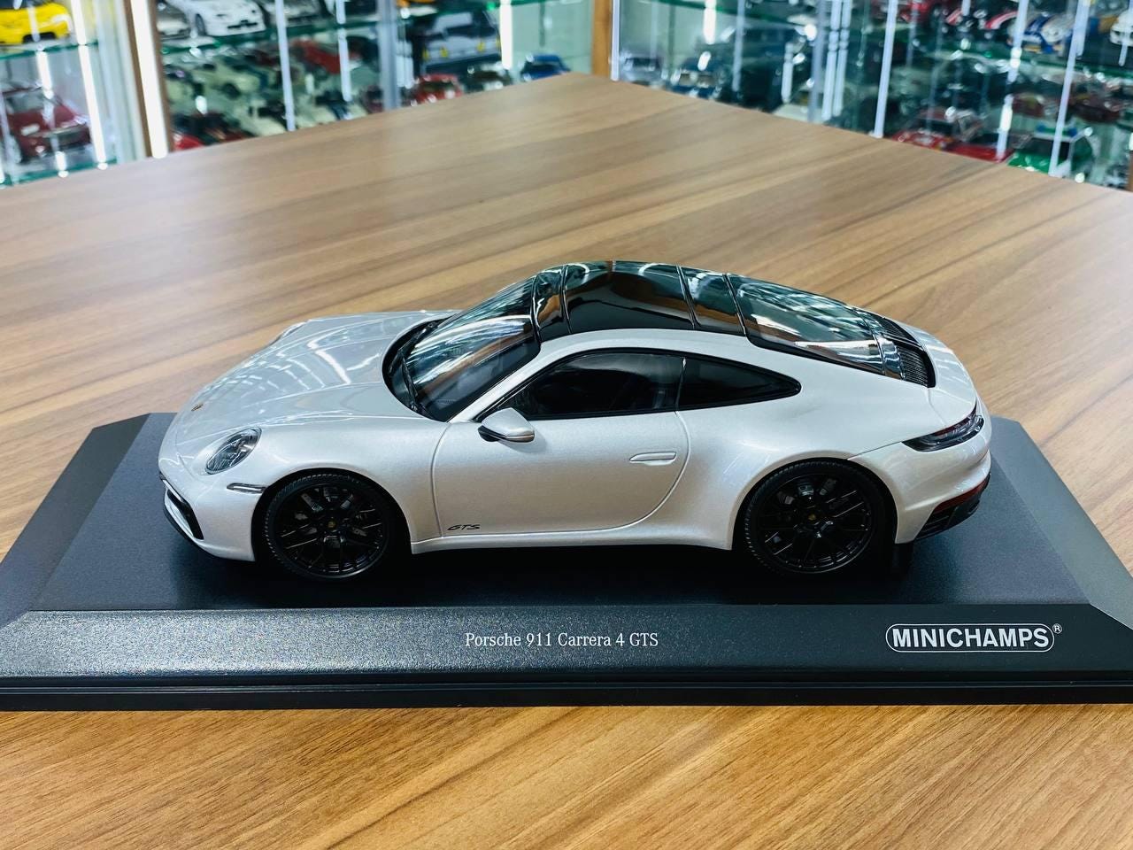 Minichamps Porsche 911 Carrera 4 GTS Silver 1:18 Diecast Model