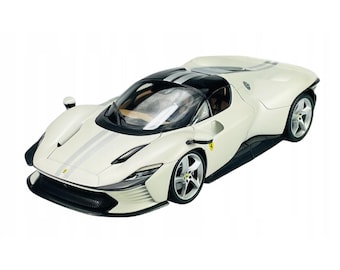 Ferrari Daytona SP3 parelwit 1:18 gegoten model met aangepaste nummerplaten