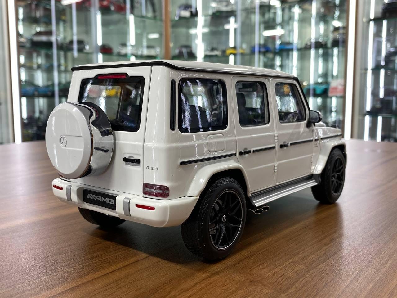 Minichamps 1/18 Mercedes-benz AMG G-63 2018 White Diecast Model