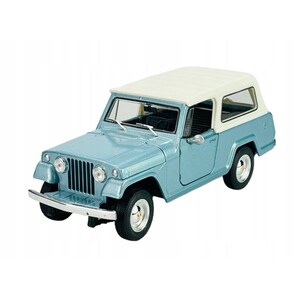 Puede incluir: Un Jeep de juguete azul claro y blanco con neumáticos negros. El vehículo en miniatura tiene un techo rígido y detalles, incluyendo faros, un parachoques delantero y espejos laterales. El coche de juguete es un modelo clásico.