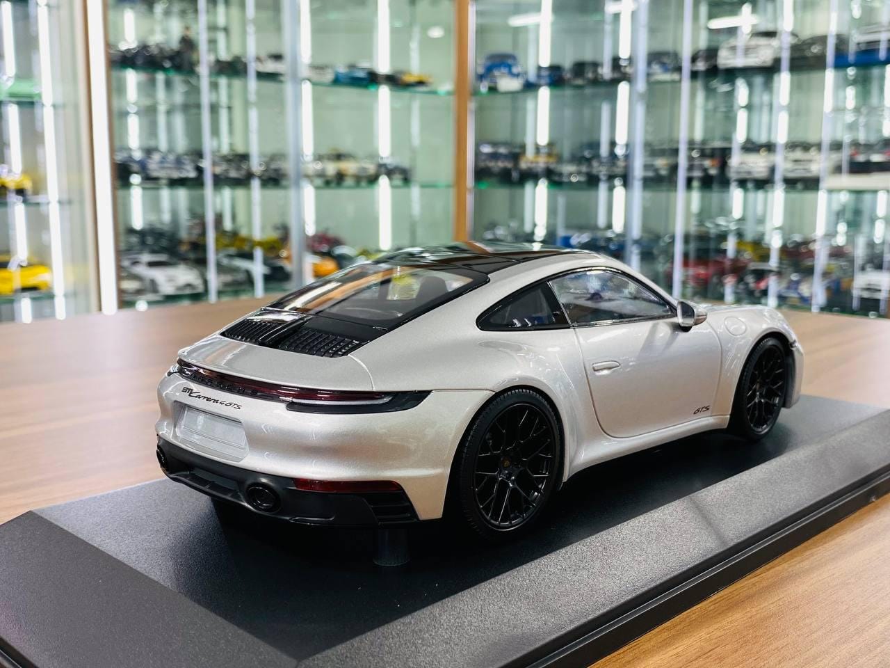 MINICHAMPS Porsche CARRERA GT 2004 1/18 0 Porsche Carrera