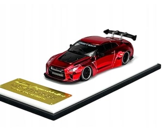 Nissan GT-R R35 Liberty Walk 1:64 chroomrood met gepersonaliseerde kentekenplaten