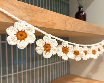 Daisy Garland Crochet Pattern: Summer Home and Nursery Decor (PDF)
