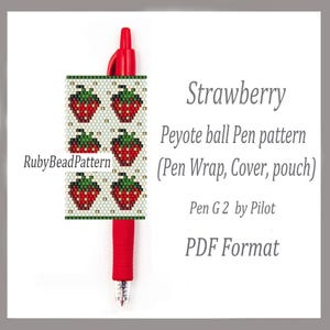 Puede incluir: Un bolígrafo rojo con una envoltura de cuentas rectangular que presenta un patrón repetitivo de fresas. El texto dice: Strawberry Peyote ball Pen pattern (Pen Wrap, Cover, pouch), RubyBeadPattern, Pen G 2 by Pilot, y PDF Format.