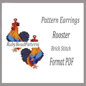 Pode incluir: Um padrão digital para brincos de galo com contas. A imagem mostra dois designs de brincos de galo em um padrão de ponto de tijolo. Os galos são em tons de azul, laranja, amarelo e marrom. O texto na imagem diz "Pattern Earrings", "Rooster", "Brick Stitch" e "Format PDF".