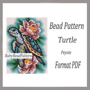 Pode incluir: Um padrão digital de missangas com uma tartaruga rodeada por flores cor-de-rosa num design de ponto peyote. O texto diz Bead Pattern Turtle Peyote Format PDF e RubyBeadPattern. O gráfico utiliza uma grelha de pequenos quadrados coloridos.
