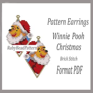 Puede incluir: Pendientes en forma de diamante con un diseño de Winnie the Pooh vestido de Papá Noel. Los pendientes están hechos con un patrón de punto de ladrillo y son rojos, blancos, amarillos y dorados. El texto de la imagen dice "Pattern Earrings Winnie Pooh Christmas Brick Stitch Format PDF."