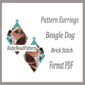 Op de afbeelding: Ruitvormige kralen oorbellen met een Beagle hond ontwerp. De oorbellen zijn gemaakt met de baksteensteektechniek en hebben een turquoise bovenkant. De tekst op de afbeelding luidt "Pattern Earrings", "Beagle Dog", "Brick Stitch", "Format PDF" en "RubyBeadPattern".