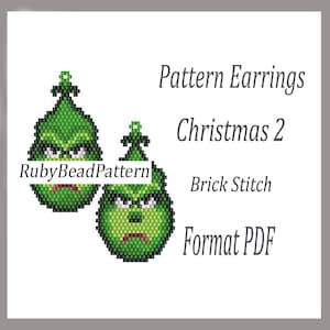 Può includere: Orecchini verdi di perline a forma di volto del Grinch, con espressione accigliata. Gli orecchini fanno parte di un modello Christmas 2, realizzato con punto a mattoncino e disponibile in formato PDF. Il logo RubyBeadPattern è visibile.
