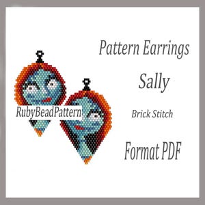 Könnte beinhalten: Muster Ohrringe Sally Design. Zwei Perlenohrringe mit einem blauen Gesicht, roten Haaren, schwarzen Akzenten und einem schwarzen Oberteil. Der Text "RubyBeadPattern" befindet sich auf dem linken Ohrring. Der Text "Pattern Earrings Sally Brick Stitch Format PDF" befindet sich rechts.