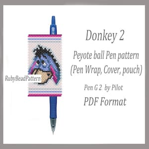 Könnte beinhalten: Ein blauer Stift mit einer Perlen-Stifthülle mit einem Cartoon-Esel-Design. Die Stifthülle ist weiß mit blauen, rosa und grauen Streifen. Der Text "Donkey 2" und "RubyBeadPattern" sind sichtbar.