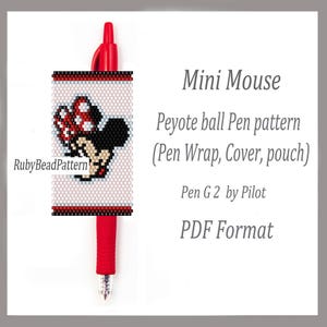 Op de afbeelding: Een rode Pilot-pen met een kralen pen wrap met een gepixeld Minnie Mouse-ontwerp. De pen wrap is wit met een zwart, rood en beige ontwerp. Tekst op de afbeelding luidt "Mini Mouse Peyote ball Pen pattern (Pen Wrap, Cover, pouch) Pen G 2 by Pilot PDF Format."