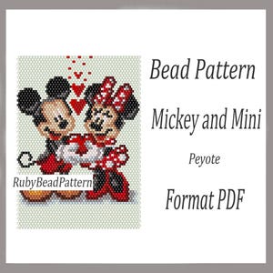 Op de afbeelding: Een digitaal kralenpatroon met Mickey en Minnie Mouse in een pixelachtig ontwerp. De afbeelding toont het paar dat elkaar omhelst, met rode harten erboven. De tekst op de afbeelding luidt "Bead Pattern Mickey and Mini Peyote Format PDF."