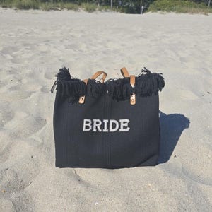 Bolsa de mano personalizada para novia: regalo para despedida de soltera, letra personalizada de la Sra. Pearl imagen 3