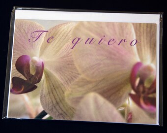 Two orchids, photo notecard, 5.6"x4" (landscape), Spanish Text: "Te Quiero"