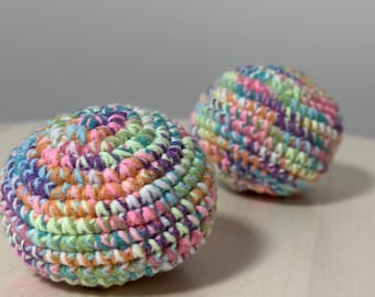 Pelota de malabares tejida a crochet, pelota antiestrés de punto colorida, juguete sensorial para la inquietud, pelota para jugar al aire libre