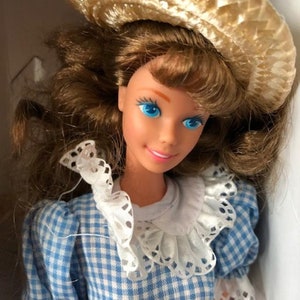 Little Debbie Snacks Collectors Edition Brunette Barbie Doll Mattel #10123 Vintage
