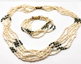Conjunto de joyas vintage de los años 80: collar, pulsera, collar, pulsera, perlas de arroz y malaquita de múltiples hebras.