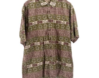 Camicia vintage anni '90 Woolrich verde oliva bordeaux con stampa floreale e pesci, in cotone, con motivo tropicale.