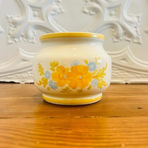 Floral Ceramic USA Planter – Vintage Yellow Blue Cachepot, 4 Inch