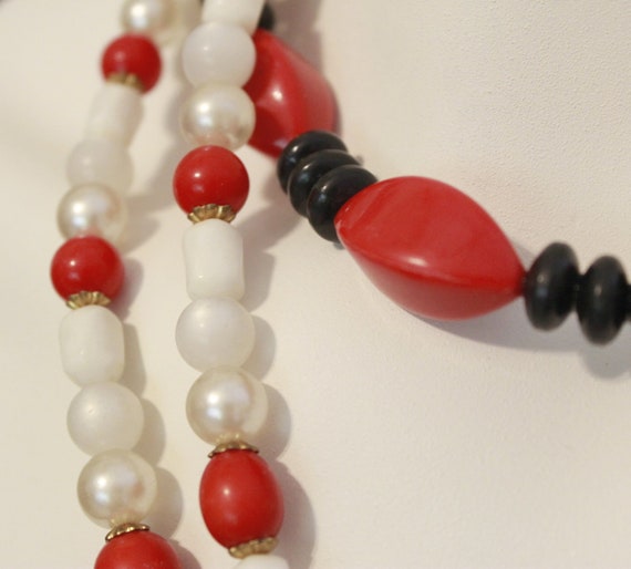 Vintage Costume Jewelry Red Black and White - image 9