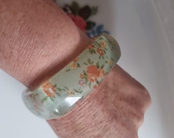 Vintage square round floral lucite Bangle - Chunky Design smi transparent.