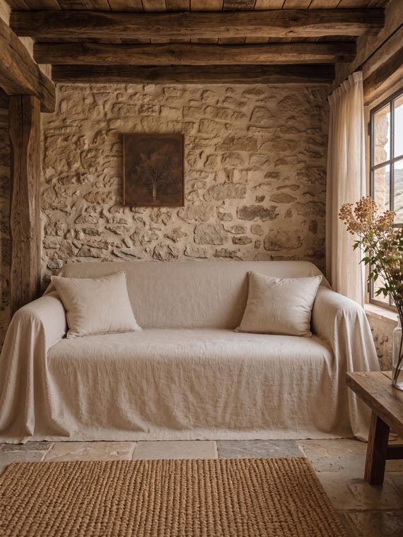 Sofaüberzug aus naturbeigem Leinen, rustikaler, einfarbiger Leinen-Couchbezug, Möbelschutz im Landhausstil, neutrale Boho-Wohnzimmerdekoration