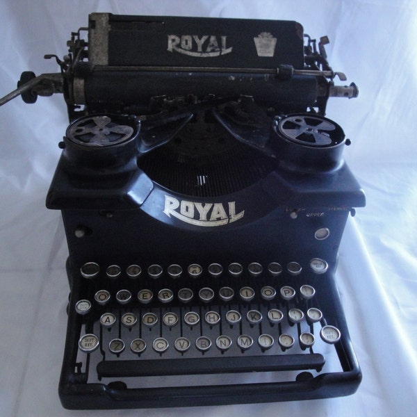SALE- Antique Royal 10 Series Typewriter