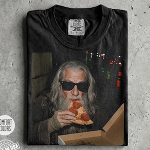 Gandalf-trollkarlens pizza, retro 90-tals Lotr-trollkarlens t-shirt, bekväma färger rolig meme grafisk t-shirt, pizzaälskare gåva