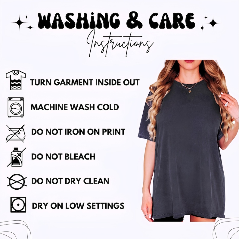 Peut inclure: Un t-shirt gris fonc&eacute; avec des instructions d'entretien. Les instructions comprennent : retourner le v&ecirc;tement, laver &agrave; froid, ne pas repasser sur l'impression, ne pas blanchir, ne pas nettoyer &agrave; sec et s&eacute;cher &agrave; basse temp&eacute;rature.
