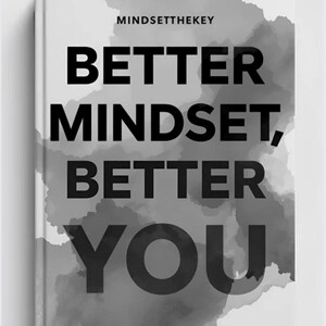 Op de afbeelding: Een hardcover boek met de titel "BETTER MINDSET, BETTER YOU". De auteur, MINDSETTHEKEY, staat bovenaan en onderaan. De omslag heeft een zwart-wit aquarelontwerp.